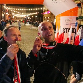 powiększ zdjęcie: Biegli i maszerowali w świątecznym nastroju