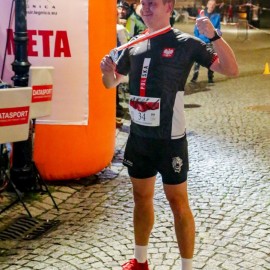 powiększ zdjęcie: Biegli i maszerowali w świątecznym nastroju