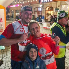 powiększ zdjęcie: Biegli i maszerowali w świątecznym nastroju