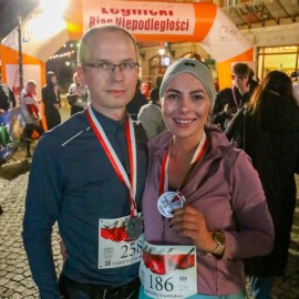 powiększ zdjęcie: Biegli i maszerowali w świątecznym nastroju