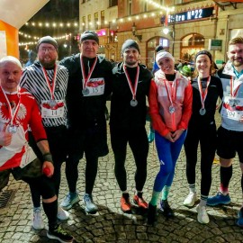 powiększ zdjęcie: Biegli i maszerowali w świątecznym nastroju