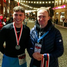 powiększ zdjęcie: Biegli i maszerowali w świątecznym nastroju