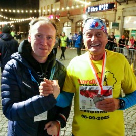 powiększ zdjęcie: Biegli i maszerowali w świątecznym nastroju