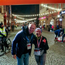 powiększ zdjęcie: Biegli i maszerowali w świątecznym nastroju