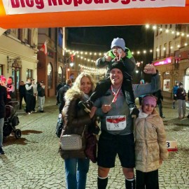 powiększ zdjęcie: Biegli i maszerowali w świątecznym nastroju