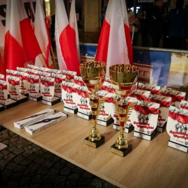 powiększ zdjęcie: Biegli i maszerowali w świątecznym nastroju