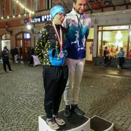 powiększ zdjęcie: Biegli i maszerowali w świątecznym nastroju