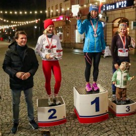 powiększ zdjęcie: Biegli i maszerowali w świątecznym nastroju