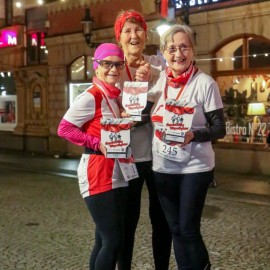 powiększ zdjęcie: Biegli i maszerowali w świątecznym nastroju