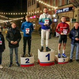 powiększ zdjęcie: Biegli i maszerowali w świątecznym nastroju