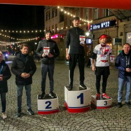 powiększ zdjęcie: Biegli i maszerowali w świątecznym nastroju