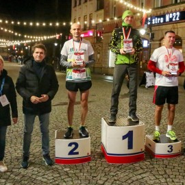 powiększ zdjęcie: Biegli i maszerowali w świątecznym nastroju