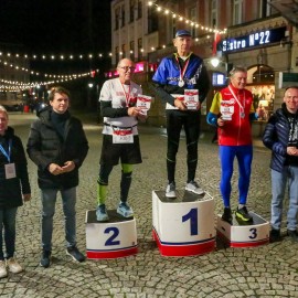 powiększ zdjęcie: Biegli i maszerowali w świątecznym nastroju