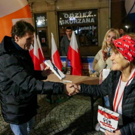 powiększ zdjęcie: Biegli i maszerowali w świątecznym nastroju