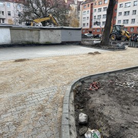 powiększ zdjęcie: Trwa przebudowa podwórza w rejonie ulic Drukarskiej i Rzemieślniczej