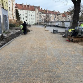 powiększ zdjęcie: Trwa przebudowa podwórza w rejonie ulic Drukarskiej i Rzemieślniczej