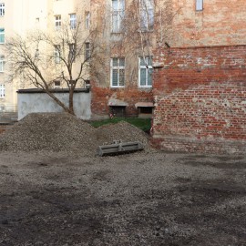 powiększ zdjęcie: Trwa przebudowa podwórza w kwartale przy ulicy Szkolnej
