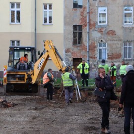 powiększ zdjęcie: Trwa przebudowa podwórza w kwartale przy ulicy Szkolnej