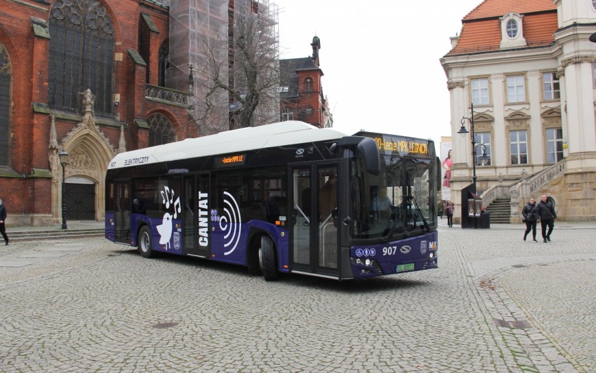Nowe autobusy elektryczne w Legnicy. Promujemy Satyrykon i Cantat