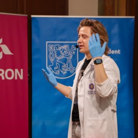 powiększ zdjęcie: Dr inż. Adam Mirek w Legnicy. Pokazy w Centrum Witelona i spotkanie w LBP