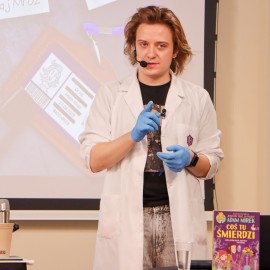 powiększ zdjęcie: Dr inż. Adam Mirek w Legnicy. Pokazy w Centrum Witelona i spotkanie w LBP