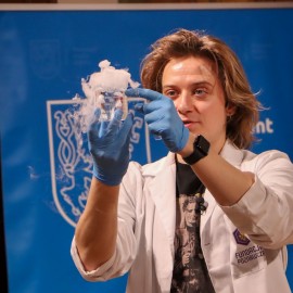 powiększ zdjęcie: Dr inż. Adam Mirek w Legnicy. Pokazy w Centrum Witelona i spotkanie w LBP