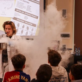 powiększ zdjęcie: Dr inż. Adam Mirek w Legnicy. Pokazy w Centrum Witelona i spotkanie w LBP