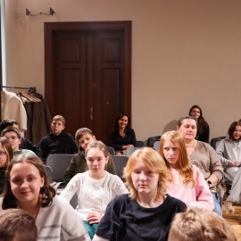 powiększ zdjęcie: Dr inż. Adam Mirek w Legnicy. Pokazy w Centrum Witelona i spotkanie w LBP