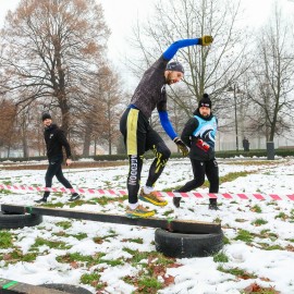 powiększ zdjęcie: Zimowy tor przeszkód na finał akcji MOVEMBER