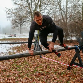 powiększ zdjęcie: Zimowy tor przeszkód na finał akcji MOVEMBER