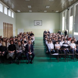 powiększ zdjęcie: Nowoczesne boisko przy ZSO nr 4 już gotowe