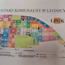 powiększ zdjęcie: Nowe pojemniki na zużyte baterie i drobne odpady na cmentarzu przy ul. Wrocławskiej