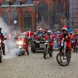 powiększ zdjęcie: Mikołajowie, motory i mnóstwo radości