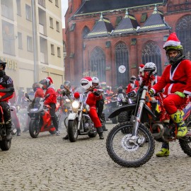 powiększ zdjęcie: Mikołajowie, motory i mnóstwo radości
