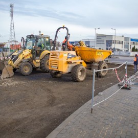 powiększ zdjęcie: Trwają prace przy budowie ronda na Jaworzyńskiej