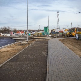 powiększ zdjęcie: Trwają prace przy budowie ronda na Jaworzyńskiej