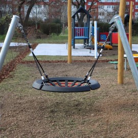 powiększ zdjęcie: Nowe place zabaw przy legnickich żłobkach na finiszu realizacji