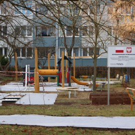 powiększ zdjęcie: Nowe place zabaw przy legnickich żłobkach na finiszu realizacji