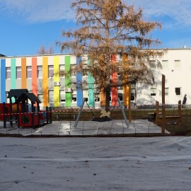 powiększ zdjęcie: Nowe place zabaw przy legnickich żłobkach na finiszu realizacji