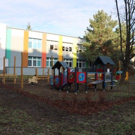 powiększ zdjęcie: Nowe place zabaw przy legnickich żłobkach na finiszu realizacji