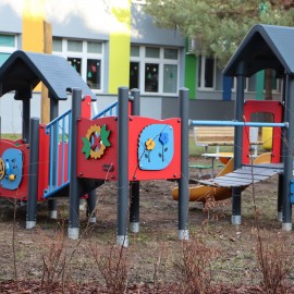Nowe place zabaw przy legnickich żłobkach na finiszu realizacji