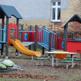 powiększ zdjęcie: Nowe place zabaw przy legnickich żłobkach na finiszu realizacji