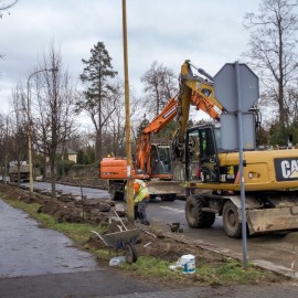 powiększ zdjęcie: Remont al. Ofiar Ludobójstwa OUN UPA. Trwa regulacja krawężników