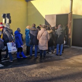 powiększ zdjęcie: Zakończono wydawanie karmy dla kotów wolno żyjących w Legnicy