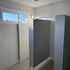 powiększ zdjęcie: Koniec remontu zaplecza i sanitariatów w hali przy Lotniczej