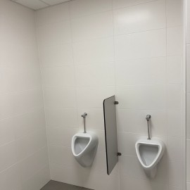 powiększ zdjęcie: Koniec remontu zaplecza i sanitariatów w hali przy Lotniczej