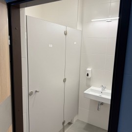 powiększ zdjęcie: Koniec remontu zaplecza i sanitariatów w hali przy Lotniczej