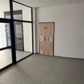 powiększ zdjęcie: Koniec remontu zaplecza i sanitariatów w hali przy Lotniczej