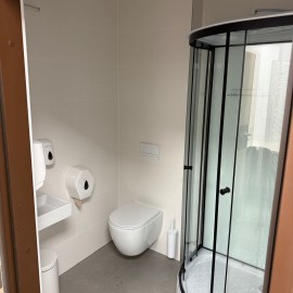 powiększ zdjęcie: Koniec remontu zaplecza i sanitariatów w hali przy Lotniczej