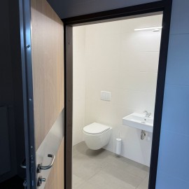 powiększ zdjęcie: Koniec remontu zaplecza i sanitariatów w hali przy Lotniczej